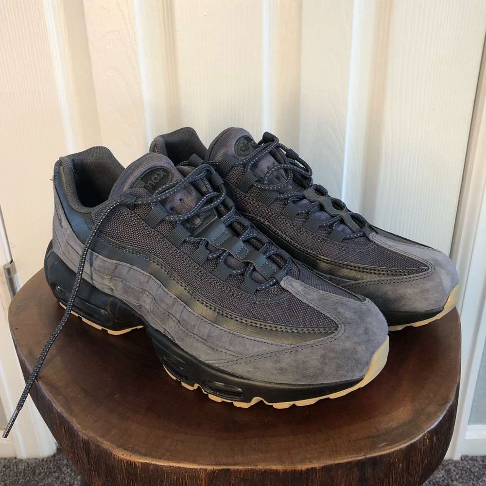 New NIKE Air Max 95 SE - 10 1/2